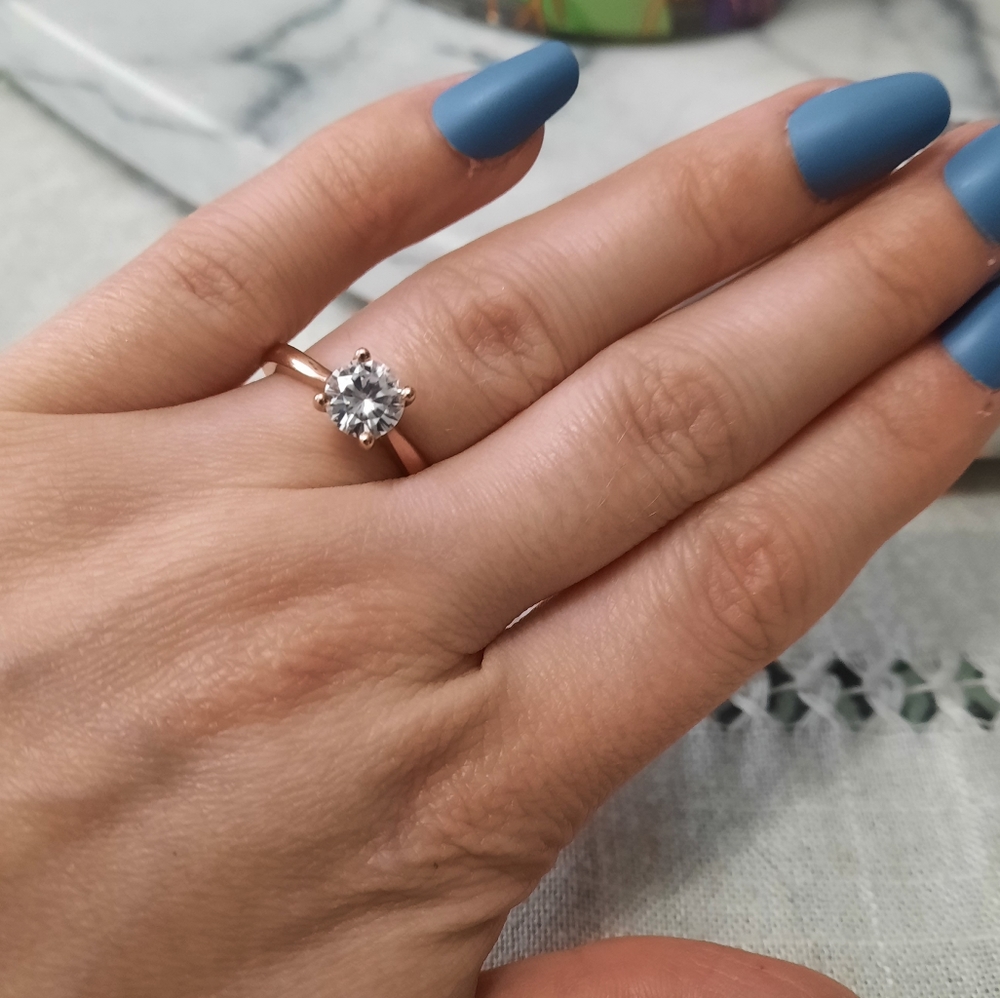 1 Carat Moissanite Engagement Ring